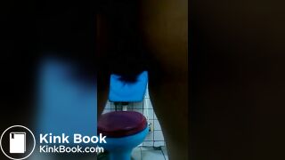 Thai girl make pooping video