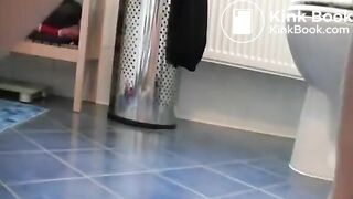 An excellent pose for pooping