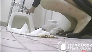 Panty pooping Woman - video 3