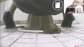 Panty pooping Woman - video 3