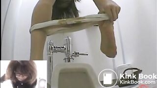 Panty pooping Woman - video 2