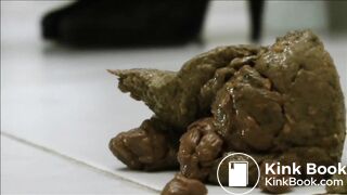 Toilets - Blonde American Teen Pooping Standing [2]