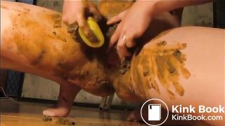 Horny amateur scat can spray play