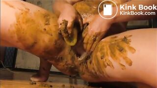Horny amateur scat can spray play