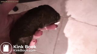 Beauty pooping - video 4