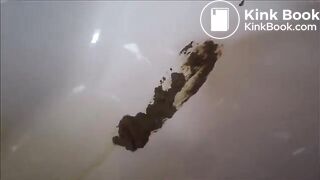 Hot bubble butt babe shitting in bathtub