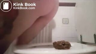Girl pooping on toilet - video 4