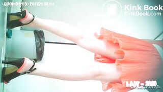 Pooping chinese girls toilet