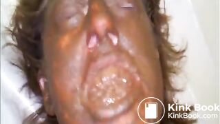 Wife gets pooped on and enjoys a fierce orgasm rubbing one out - video 2