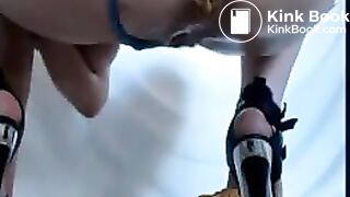 Girl with the mask eat shit