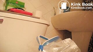 Toilets - Cute American Girl Pooping [2]