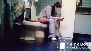 Francesca Spied While Pooping