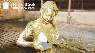 Kyra Sex Enjoying Fresh Manure