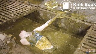 Kyra Sex Enjoying Fresh Manure