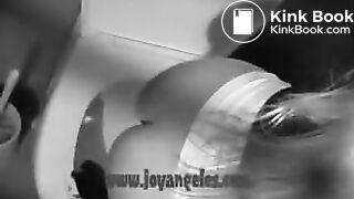 3 Girls pooping in the same toilet