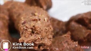 Stunning brunette takes a nice shit