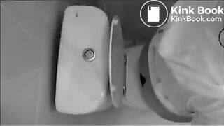 Black & White Pooping