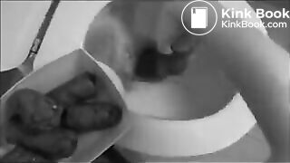 Black & White Pooping