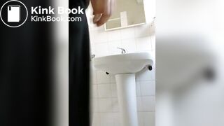 girl shits on sink