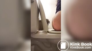 BBW Dropping A Nasty Load In The Toilet