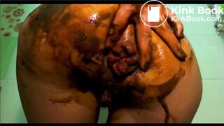 Incredible Latin Girl With Masive Butt Pooping 2