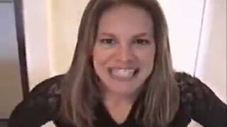 pretty american girl pooping