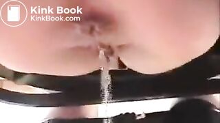 pretty american girl pooping