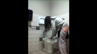 Toilets - Crazy American Girl Shitting [2]