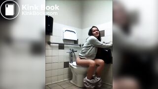 Toilets - Crazy American Girl Shitting [2]