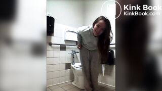 Toilets - Crazy American Girl Shitting [2]