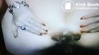 Sexy girl pooping - video 9