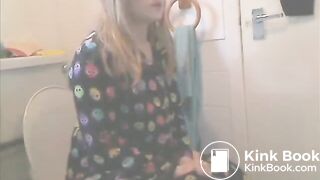 Morning poo - video 6