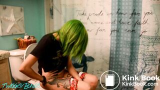 girl shitting - video 6