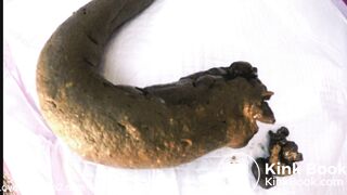 Huge Booty Making Huge Turds