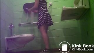 Girls pooping on the toliet - video 10