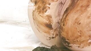 Sexy girls pissing and shitting