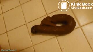 Close-up of White Chic shitting a soft turd