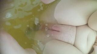 bbw shitting underwater in the tub