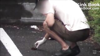 Exhibitionist pooping for cash