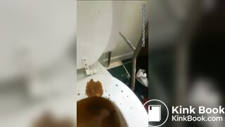 Hot chick poop 2