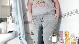 COMPLET SCAT MASTURBATION IN BATHROOM