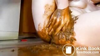 Scat fisting pussy play