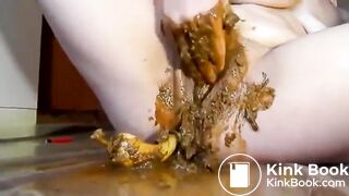 Scat fisting pussy play
