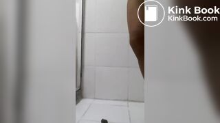 Hot amateur girl shitting