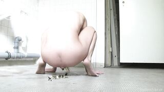 Blonde cums after pooping