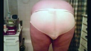 BBW Wife ... Plays in a Big Poop