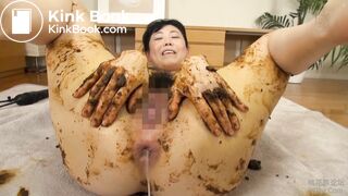 Hairy Jap mature shitting