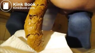 Amateur Babe Pooping #108