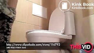 bbw takes a fast gassy toilet dump loud