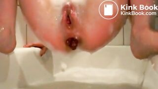 Shitting in a bathtub - video 3
